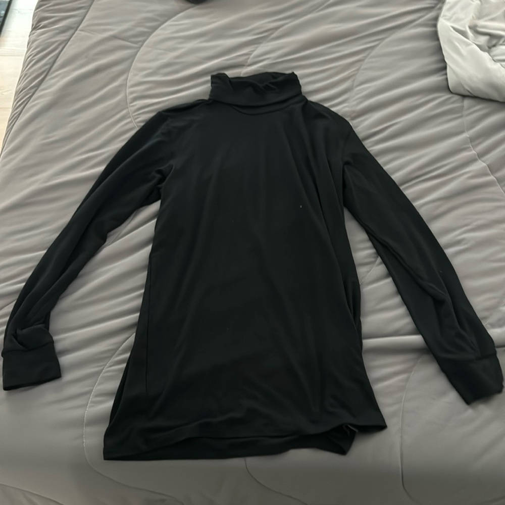 Uniqlo Heat Tech Extra Warm Turtleneck, Size M, Color Black